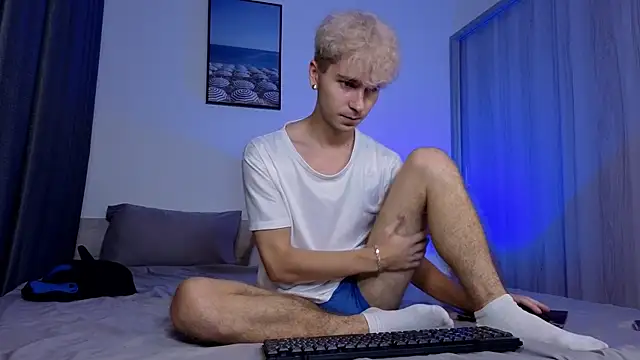 Joseph  Quinn online show from May 21, 2026, 2:03 pm