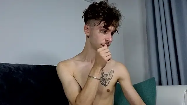 Joseph  Quinn online show from February 4, 2026, 1:39 pm