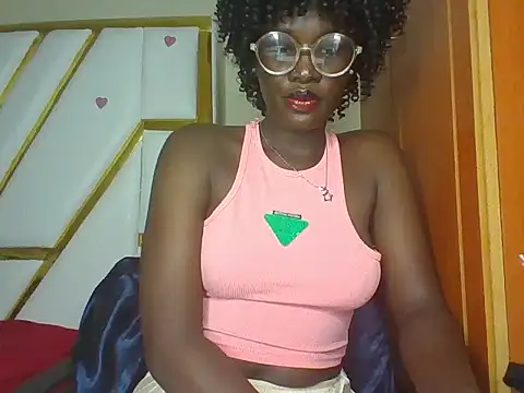 Snapshot of cutesmiling chatting on March 10, 2025, 5:11 am cutesmiling online show from March 10, 2025, 5:11 am