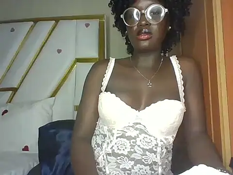 Snapshot of cutesmiling chatting on March 13, 2025, 5:33 am cutesmiling online show from March 13, 2025, 5:33 am