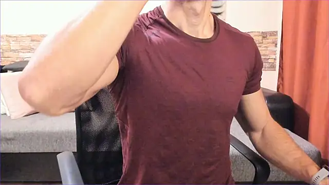 Snapshot of HotHunkTrainer chatting on October 6, 2025, 7:20 am HotHunkTrainer online show from October 6, 2025, 7:20 am