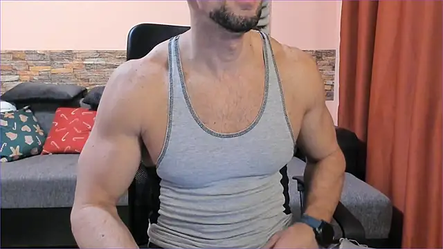 HotHunkTrainer online show from February 20, 2025, 5:09 pm