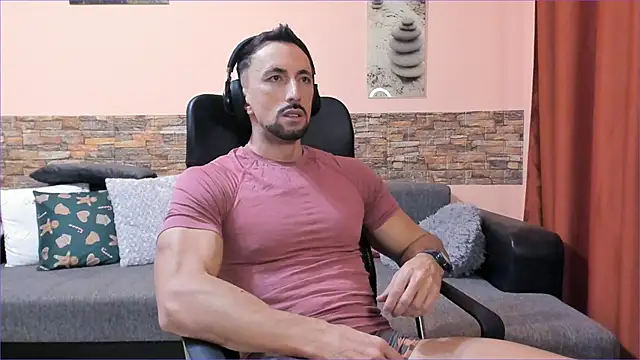 HotHunkTrainer online show from January 28, 2025, 9:30 am