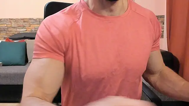 HotHunkTrainer online show from April 18, 2026, 8:38 am