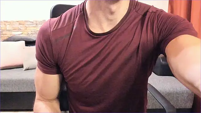 Snapshot of HotHunkTrainer chatting on September 19, 2025, 6:17 am HotHunkTrainer online show from September 19, 2025, 6:17 am