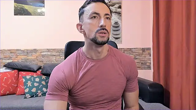 HotHunkTrainer online show from March 5, 2025, 4:35 pm