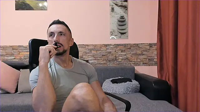 Snapshot of HotHunkTrainer chatting on September 21, 2025, 6:40 am HotHunkTrainer online show from September 21, 2025, 6:40 am