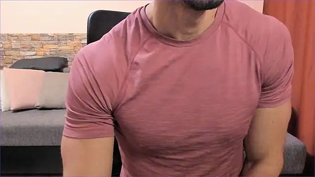 Snapshot of HotHunkTrainer chatting on October 3, 2025, 6:48 am HotHunkTrainer online show from October 3, 2025, 6:48 am