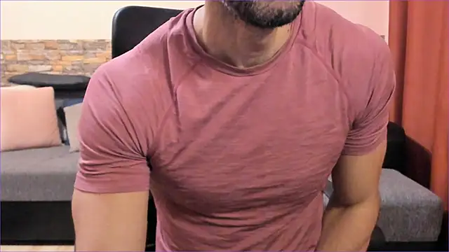 Snapshot of HotHunkTrainer chatting on October 8, 2025, 7:21 am HotHunkTrainer online show from October 8, 2025, 7:21 am