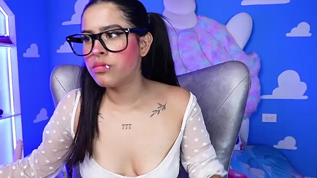 miss romyna online show from February 19, 2025, 2:11 pm