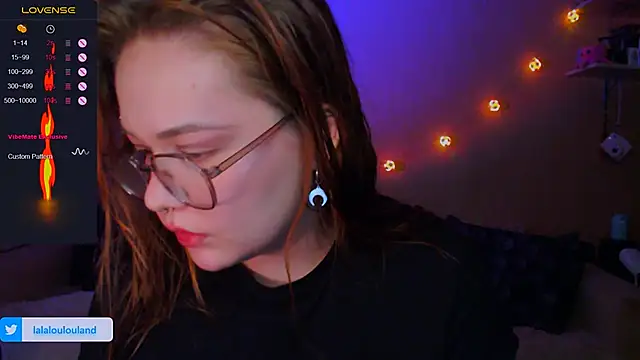 Snapshot of lala_loulou_land chatting on October 19, 2025, 8:22 pm lala loulou land online show from October 19, 2025, 8:22 pm