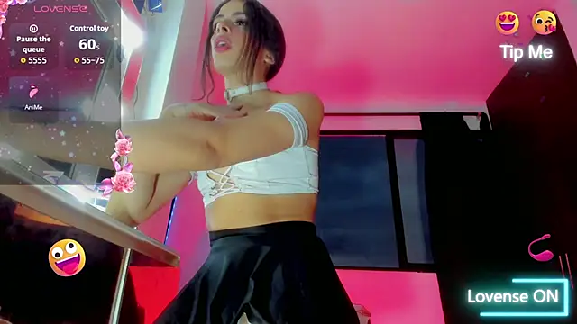 emperatrizhotwolf online show from November 13, 2025, 10:57 pm