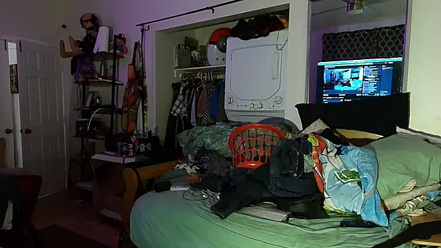 Snapshot of badboybrad11 chatting on October 25, 2025, 1:05 am badboybrad11 online show from October 25, 2025, 1:05 am