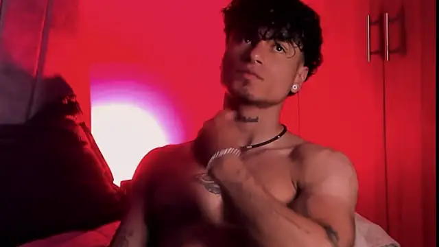 Snapshot of Thomas_Fit1 chatting on October 2, 2025, 4:16 am Thomas Fit1 online show from October 2, 2025, 4:16 am