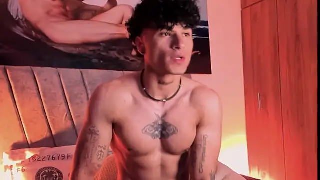 Snapshot of Thomas_Fit1 chatting on October 20, 2025, 11:27 pm Thomas Fit1 online show from October 20, 2025, 11:27 pm