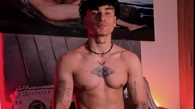 Snapshot of Thomas_Fit1 chatting on October 29, 2025, 4:11 am Thomas Fit1 online show from October 29, 2025, 4:11 am