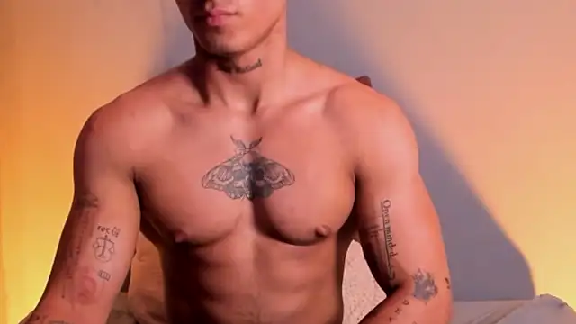 Snapshot of Thomas_Fit1 chatting on January 2, 2025, 3:58 am Thomas Fit1 online show from January 2, 2025, 3:58 am