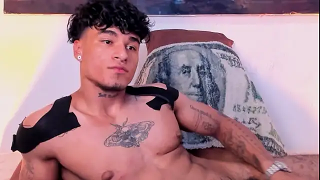 Snapshot of Thomas_Fit1 chatting on February 5, 2025, 2:40 am Thomas Fit1 online show from February 5, 2025, 2:40 am