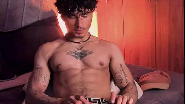 Snapshot of Thomas_Fit1 chatting on September 19, 2025, 5:22 am Thomas Fit1 online show from September 19, 2025, 5:22 am