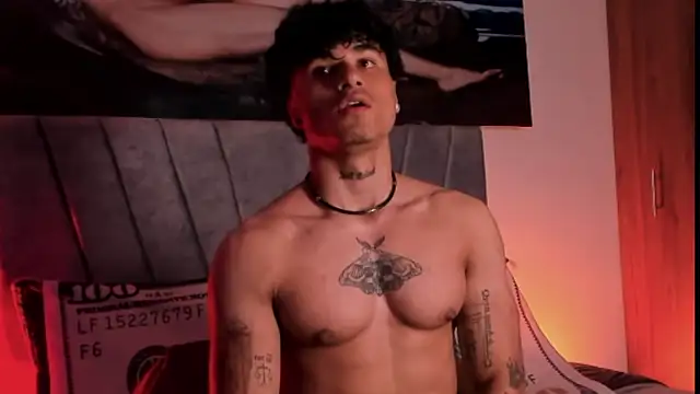 Snapshot of Thomas_Fit1 chatting on October 28, 2025, 2:12 am Thomas Fit1 online show from October 28, 2025, 2:12 am