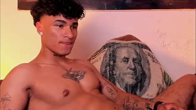 Snapshot of Thomas_Fit1 chatting on March 11, 2025, 3:04 am Thomas Fit1 online show from March 11, 2025, 3:04 am