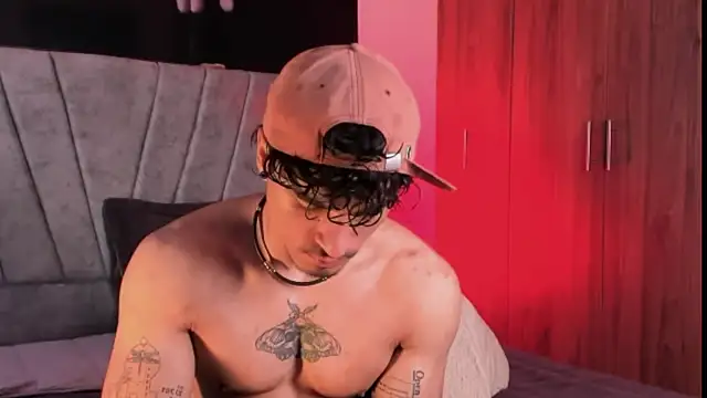 Snapshot of Thomas_Fit1 chatting on September 23, 2025, 5:20 pm Thomas Fit1 online show from September 23, 2025, 5:20 pm