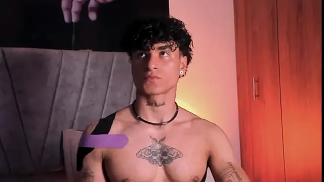 Snapshot of Thomas_Fit1 chatting on October 9, 2025, 5:52 am Thomas Fit1 online show from October 9, 2025, 5:52 am