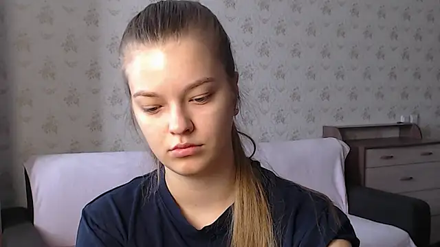 Snapshot of EmySway chatting on October 28, 2025, 3:51 am EmySway online show from October 28, 2025, 3:51 am