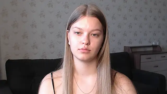 Snapshot of EmySway chatting on October 5, 2025, 7:10 am EmySway online show from October 5, 2025, 7:10 am