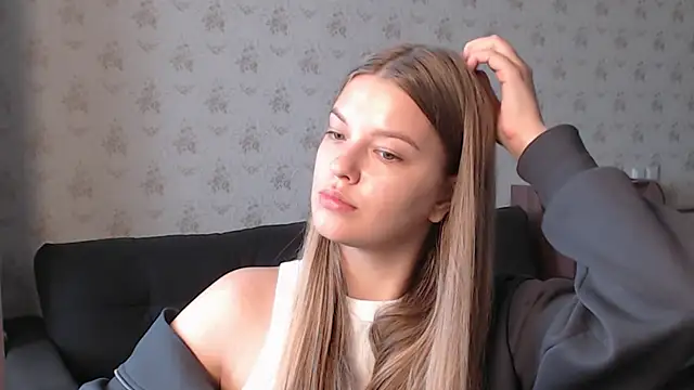 Snapshot of EmySway chatting on October 10, 2025, 7:31 am EmySway online show from October 10, 2025, 7:31 am