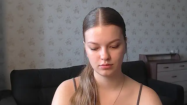 Snapshot of EmySway chatting on October 14, 2025, 5:19 am EmySway online show from October 14, 2025, 5:19 am