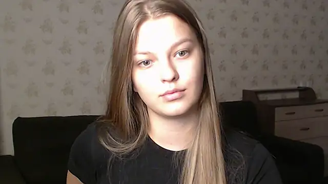 Snapshot of EmySway chatting on October 4, 2025, 11:56 am EmySway online show from October 4, 2025, 11:56 am