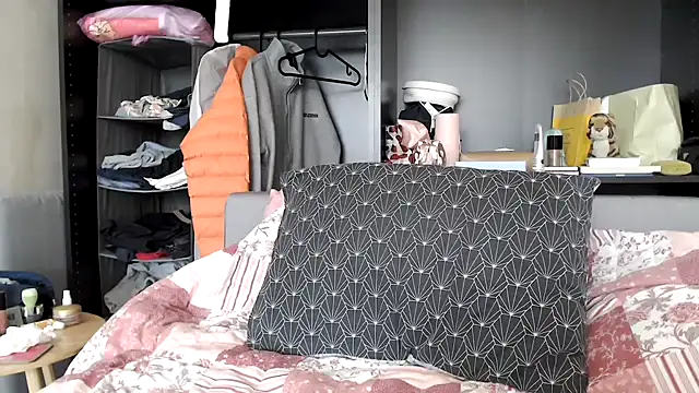 Snapshot of Scarlettford chatting on October 1, 2025, 9:47 am Scarlettford online show from October 1, 2025, 9:47 am