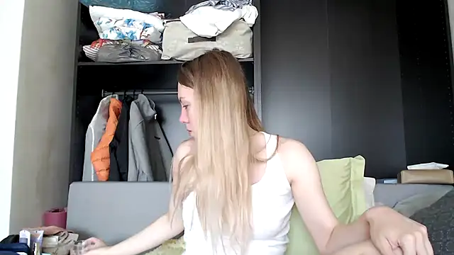 Snapshot of Scarlettford chatting on September 18, 2025, 8:06 am Scarlettford online show from September 18, 2025, 8:06 am