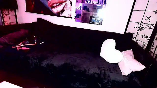 Snapshot of Yanina_Poison chatting on January 6, 2025, 7:35 pm Yanina Poison online show from January 6, 2025, 7:35 pm