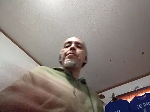 Xoc8  online show from November 9, 2025, 8:02 pm