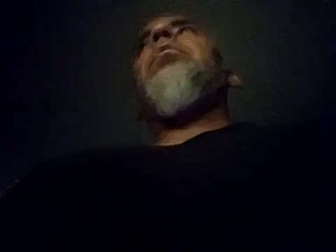 Xoc8  online show from October 3, 2025, 8:32 pm