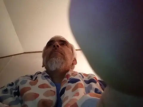 Xoc8  online show from September 22, 2025, 6:52 am