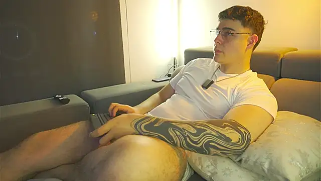 Snapshot of odin_blake chatting on February 22, 2025, 2:06 am odin blake online show from February 22, 2025, 2:06 am