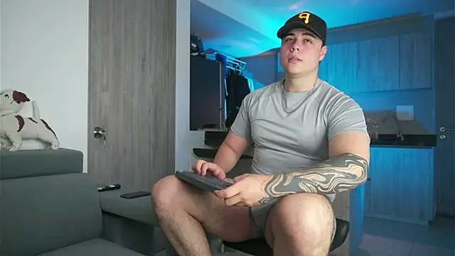 Snapshot of odin_blake chatting on February 18, 2025, 12:15 am odin blake online show from February 18, 2025, 12:15 am