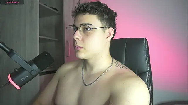 Snapshot of odin_blake chatting on March 9, 2025, 12:10 am odin blake online show from March 9, 2025, 12:10 am