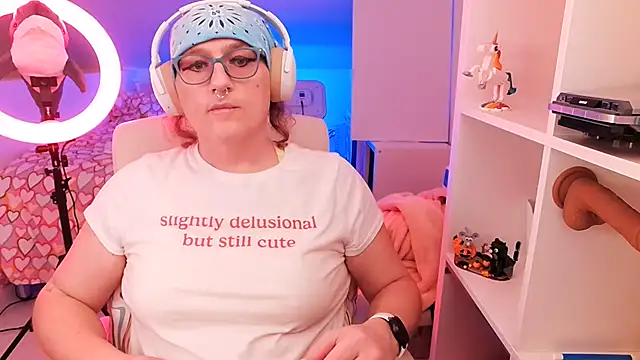 Snapshot of TransCayenne chatting on November 11, 2025, 8:03 pm TransCayenne online show from November 11, 2025, 8:03 pm