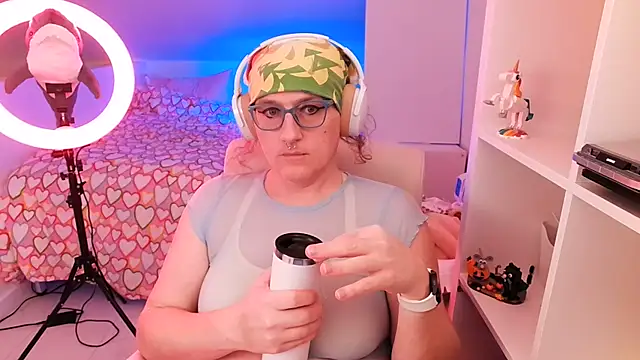 Snapshot of TransCayenne chatting on November 12, 2025, 6:45 pm TransCayenne online show from November 12, 2025, 6:45 pm