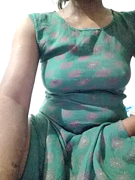 rituporna2004 online show from November 9, 2025, 4:11 pm