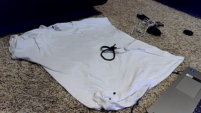 femgui69 online show from December 3, 2025, 9:47 pm