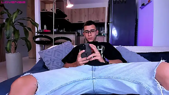 Snapshot of SymonPrince chatting on September 28, 2025, 8:27 pm SymonPrince online show from September 28, 2025, 8:27 pm