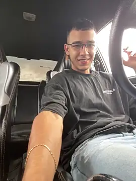 Snapshot of SymonPrince chatting on October 6, 2025, 12:50 pm SymonPrince online show from October 6, 2025, 12:50 pm