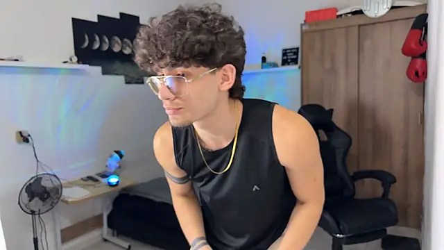 Snapshot of Kisan_Smith chatting on February 11, 2026, 3:39 am Kisan Smith online show from February 11, 2026, 3:39 am