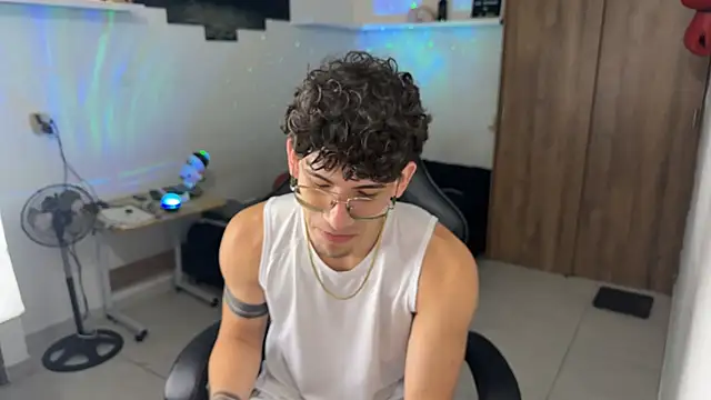 Snapshot of Kisan_Smith chatting on February 18, 2026, 4:10 am Kisan Smith online show from February 18, 2026, 4:10 am