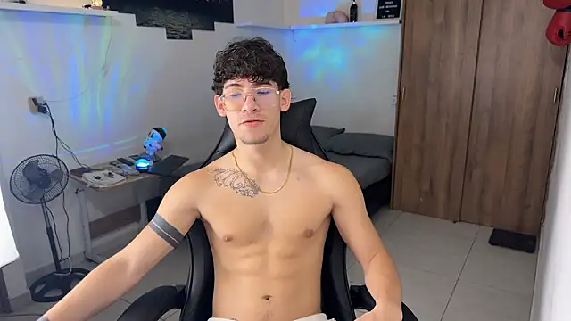 Snapshot of Kisan_Smith chatting on February 25, 2026, 10:42 pm Kisan Smith online show from February 25, 2026, 10:42 pm